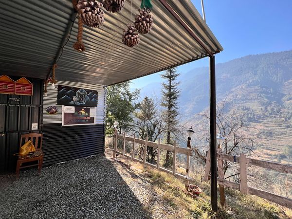 Covered patio with mountain view